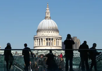 Millenium bridge St Pauls.jpg